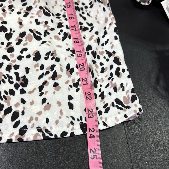 Melloday Ruched Mid sleeve, round neck,gold, zipper back patterned top - Picture 8 of 10